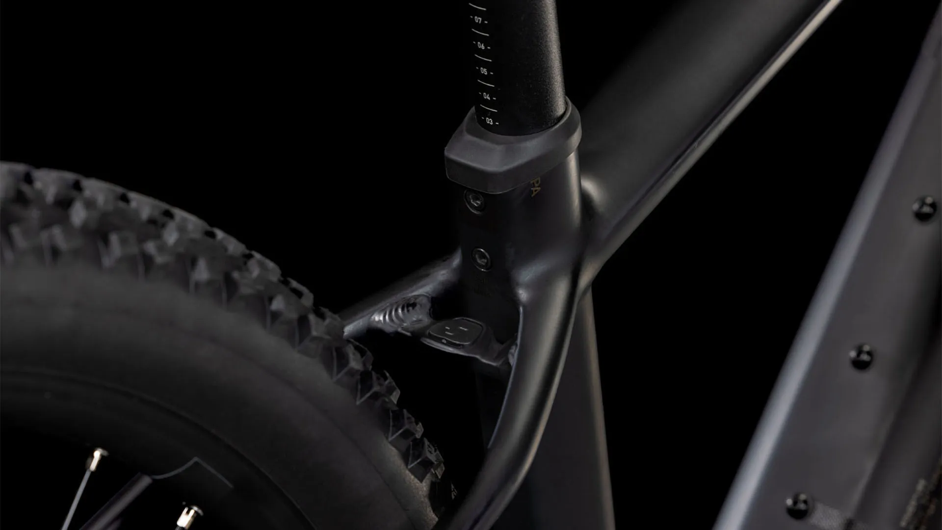 Cube Reaction Hybrid ONE 600 blackline - Image 3