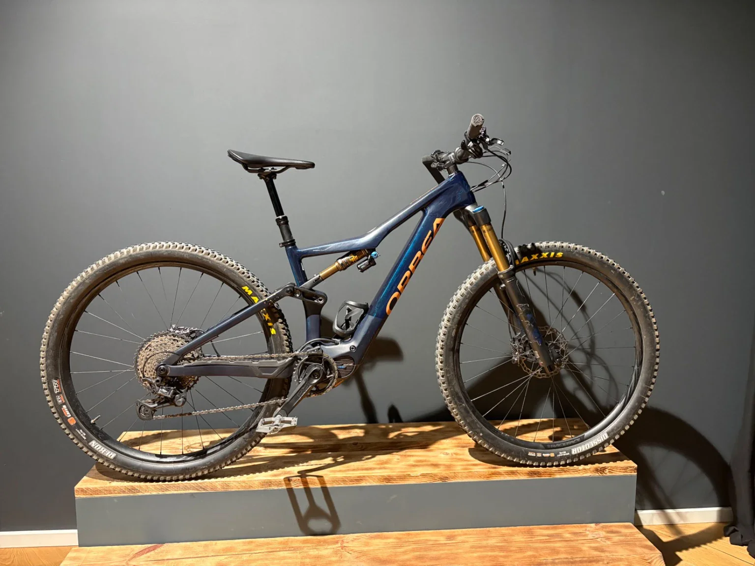 Orbea Rise M10 Coal Blue - Red Gold | Gebrauchtrad | M - Image 2