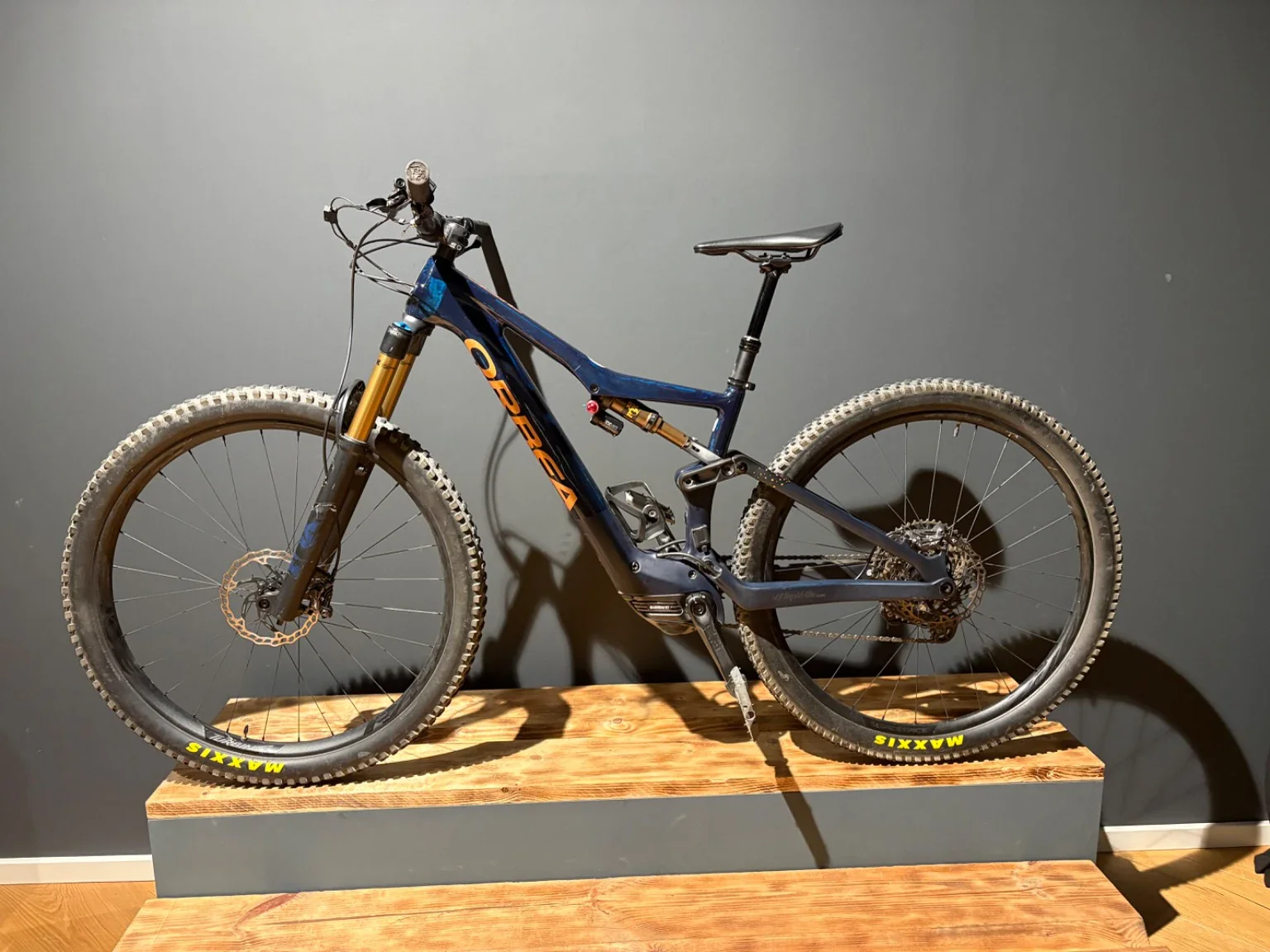 Orbea Rise M10 Coal Blue - Red Gold | Gebrauchtrad | M - Image 3