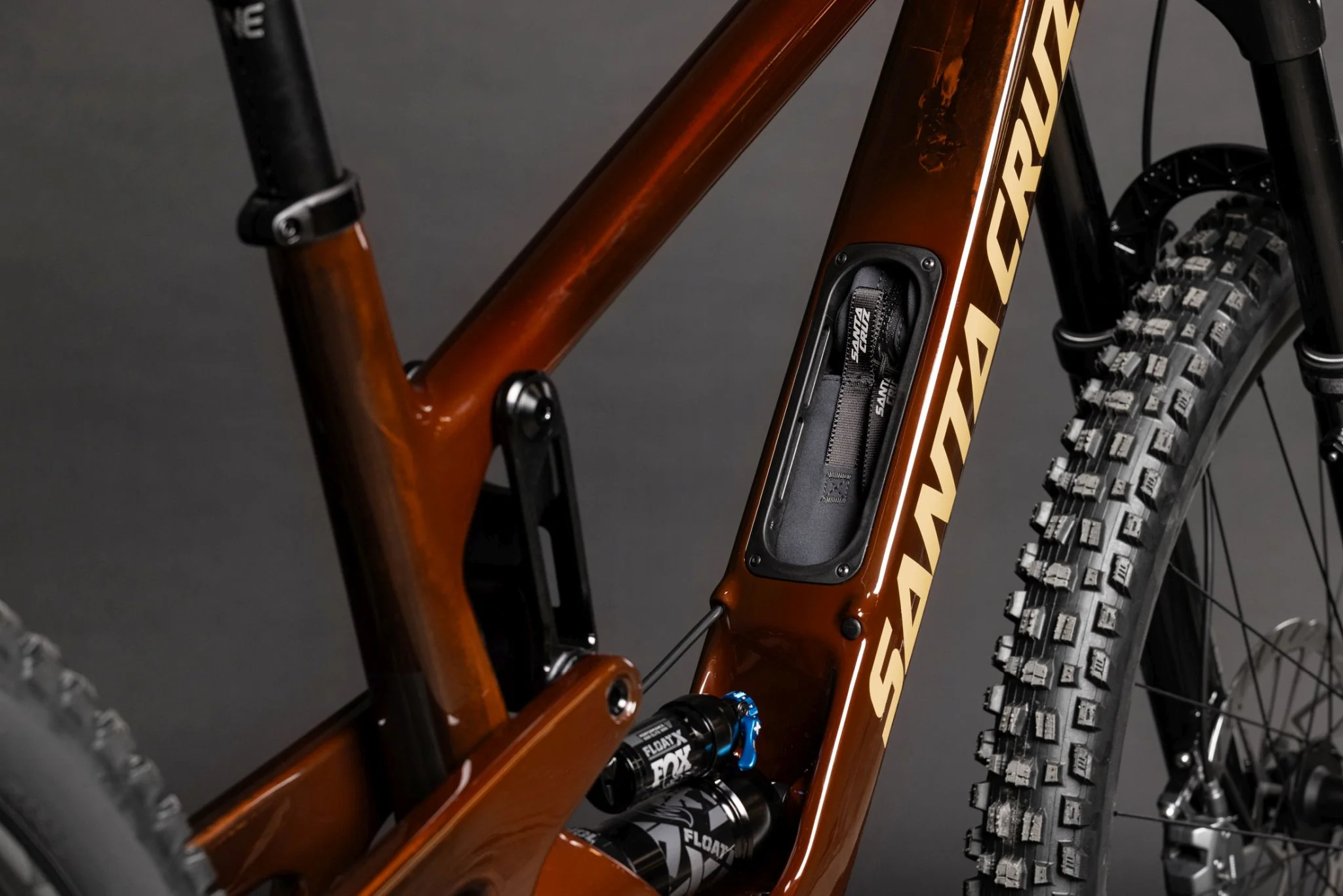 Santa Cruz Bronson 5 CC X0 AXS MX Trans Root Beer - Image 3