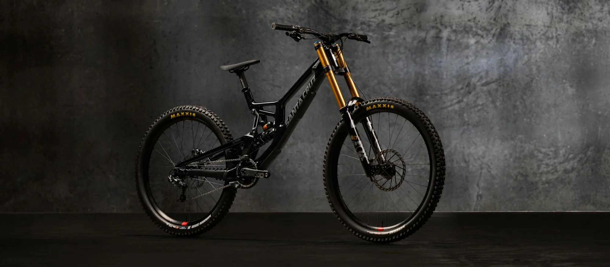 Santa Cruz V10 8 CC X01 Gloss Black Sparkle 2026 - Image 2