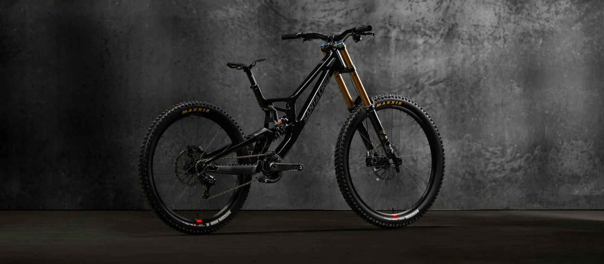 Santa Cruz V10 8 CC X01 Gloss Black Sparkle 2026 - Image 4