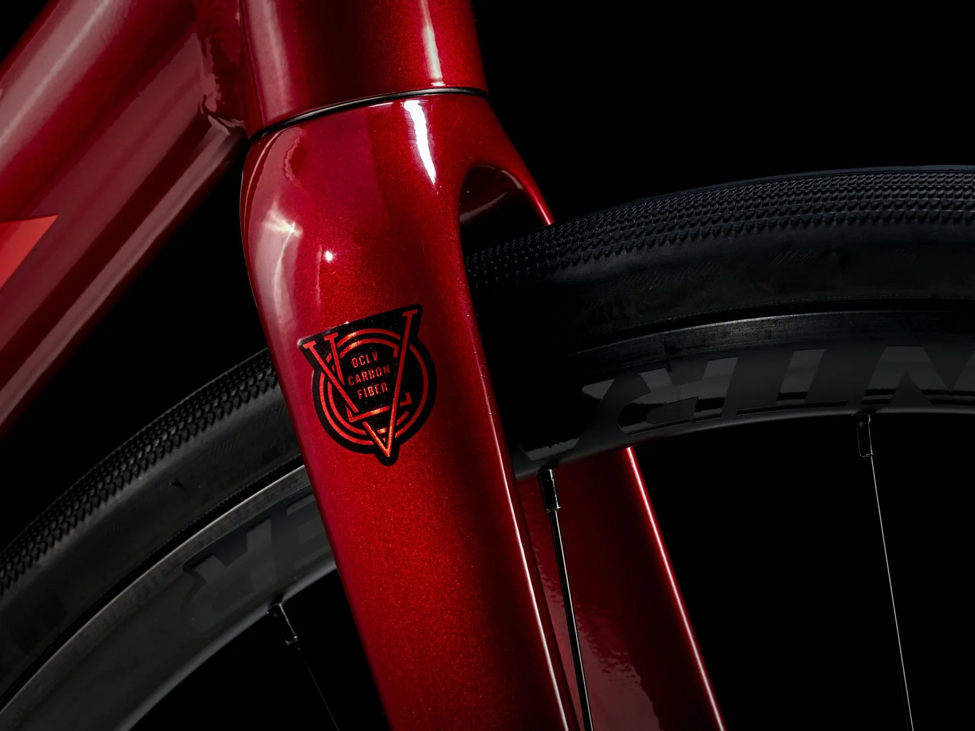 Trek Domane AL 2 Crimson to Dark Carmine Fade - Image 9