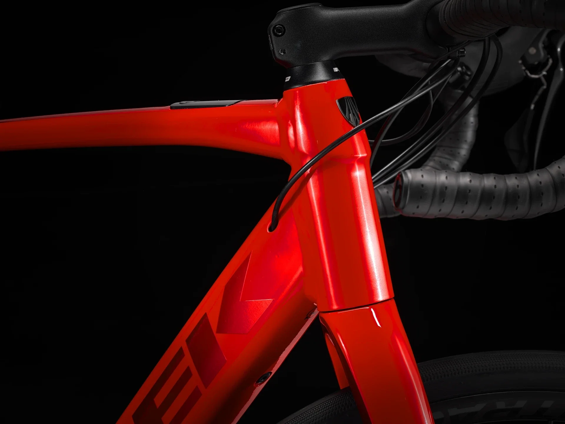 Trek Domane+ AL 5 Viper Red - Image 3