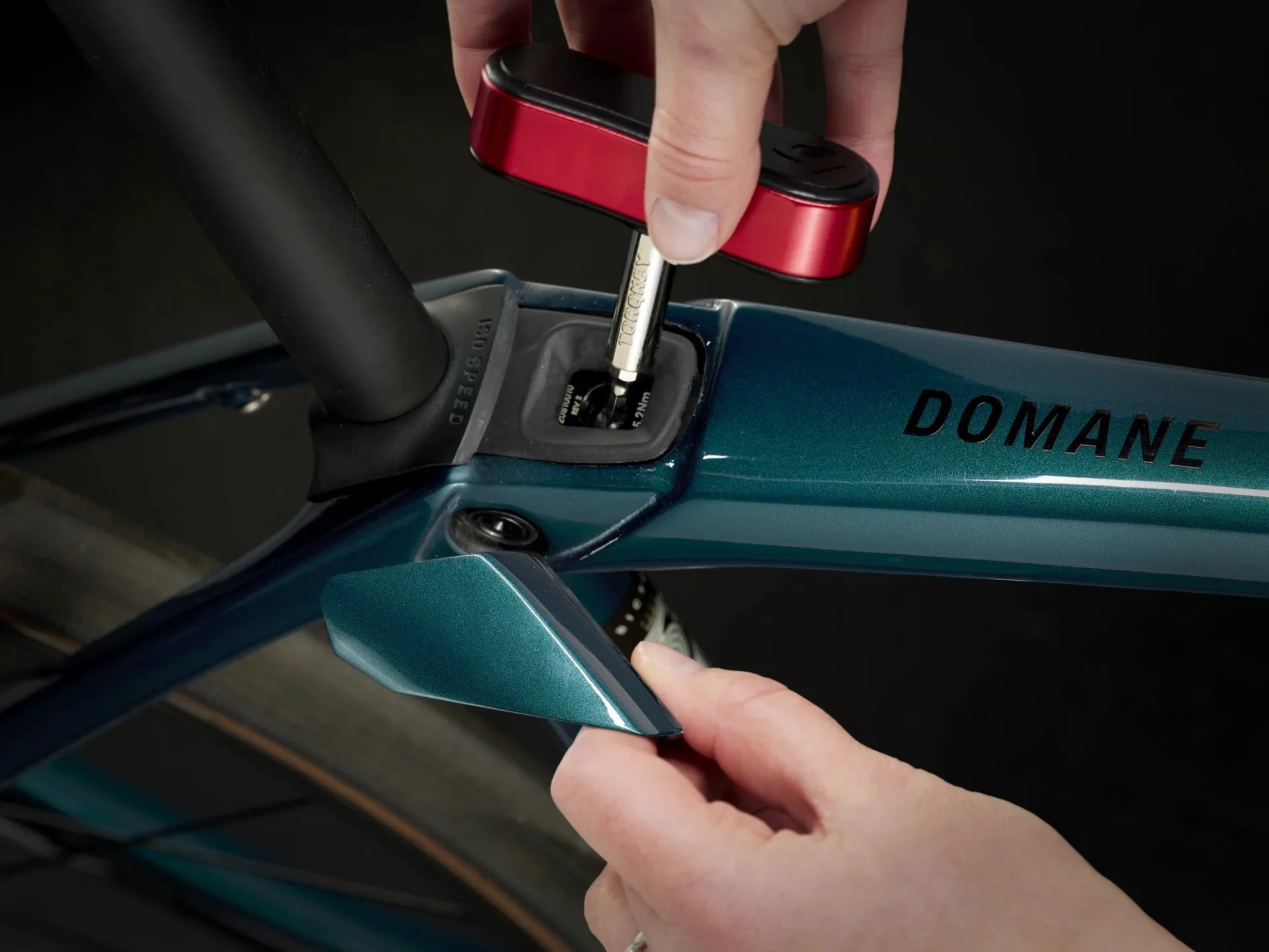 Trek Domane SL 5 Dark Aquatic - Image 8