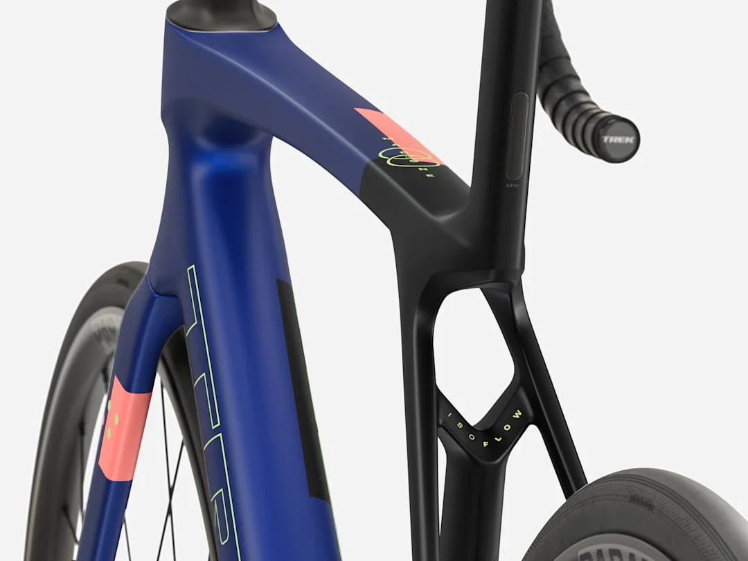 Trek Madone SL 5 Gen 8 Matte Blue/Trek Black/Living Coral 2027 - Image 4