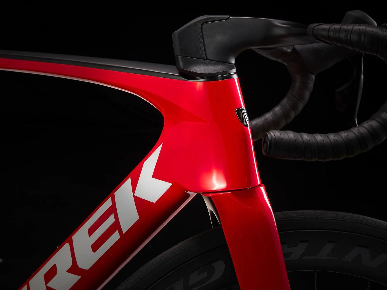 Trek Madone SLR 6 eTap Gen 7 Viper Red - Image 4
