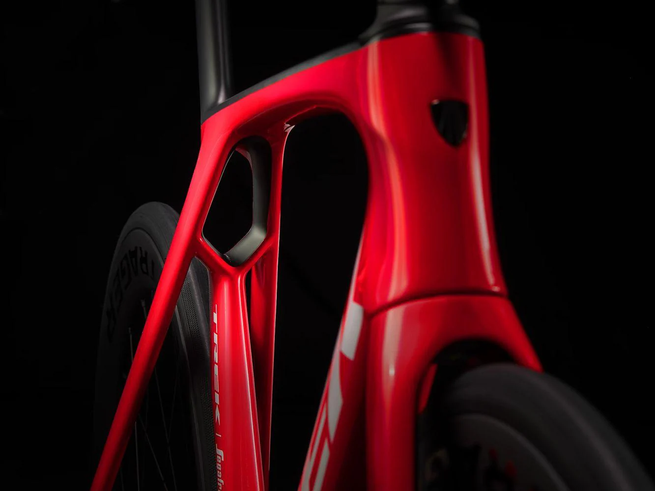 Trek Madone SLR 6 eTap Gen 7 Viper Red - Image 5
