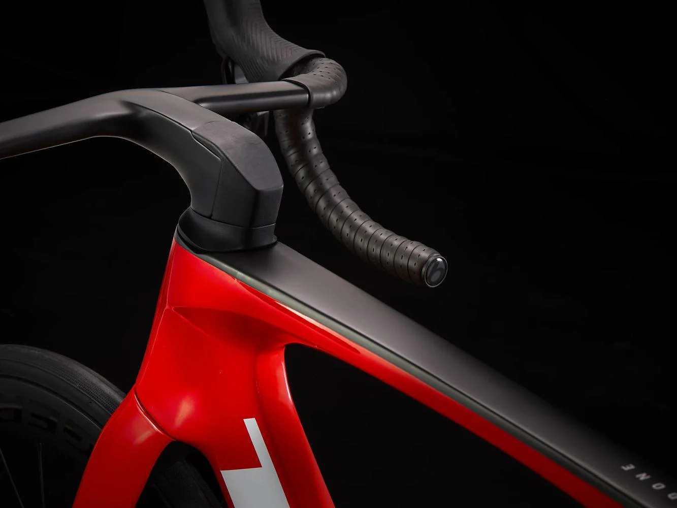 Trek Madone SLR 6 eTap Gen 7 Viper Red - Image 6