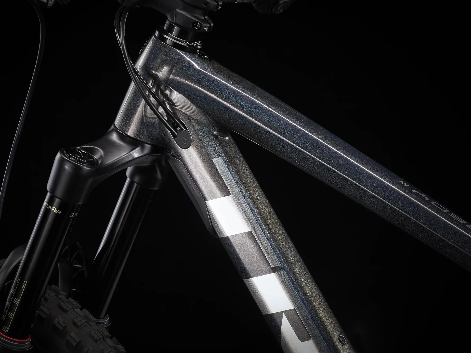 Trek Remedy 8 Dark Prismatic - Image 2