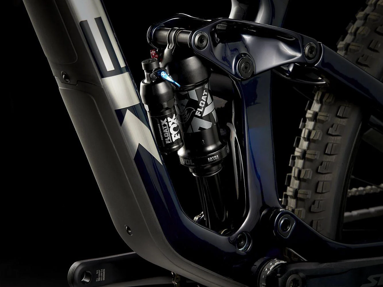 Trek Slash 9.7 Carbon Blue Smoke/Trek Black - Image 3