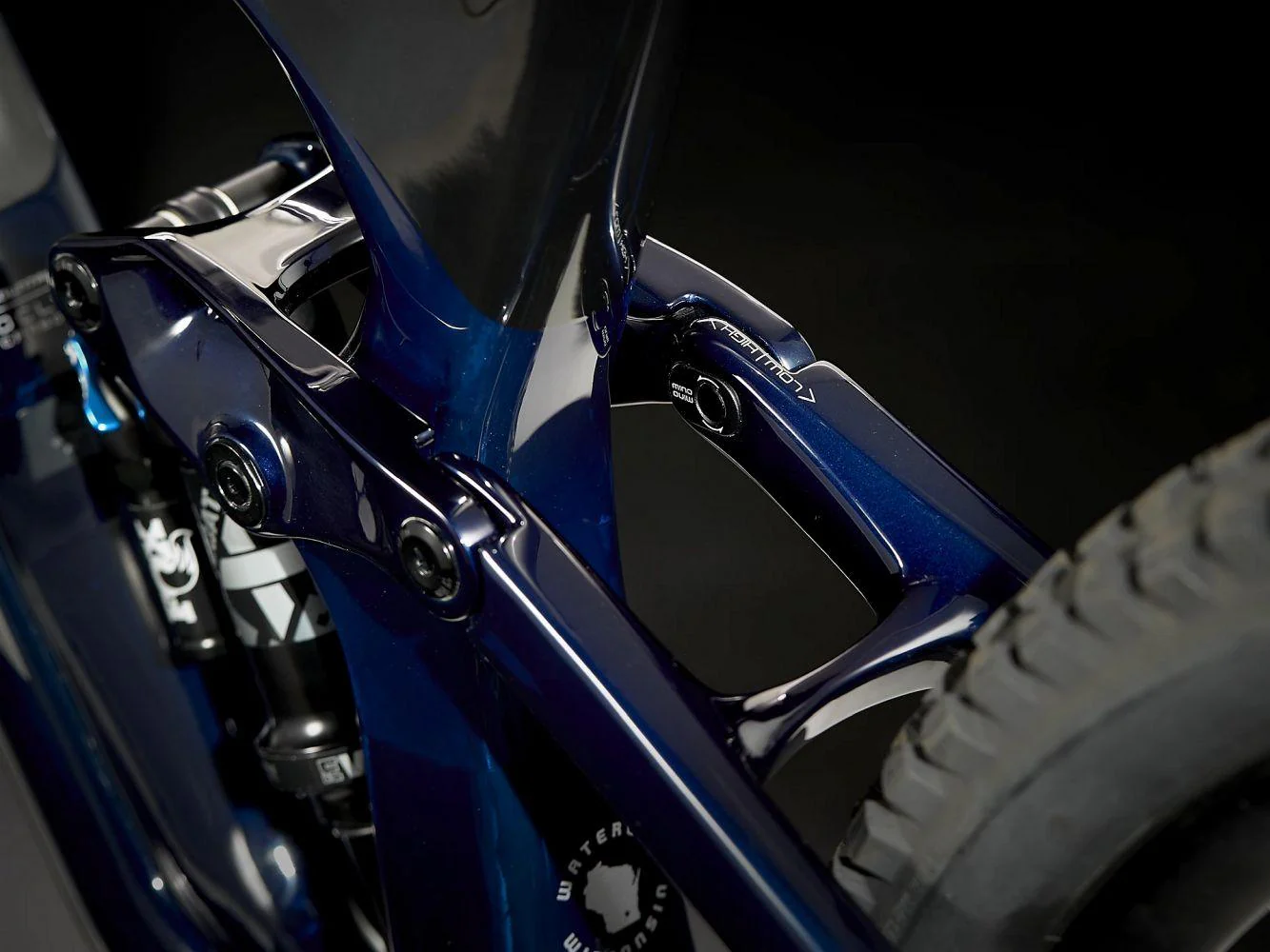 Trek Slash 9.7 Carbon Blue Smoke/Trek Black - Image 5